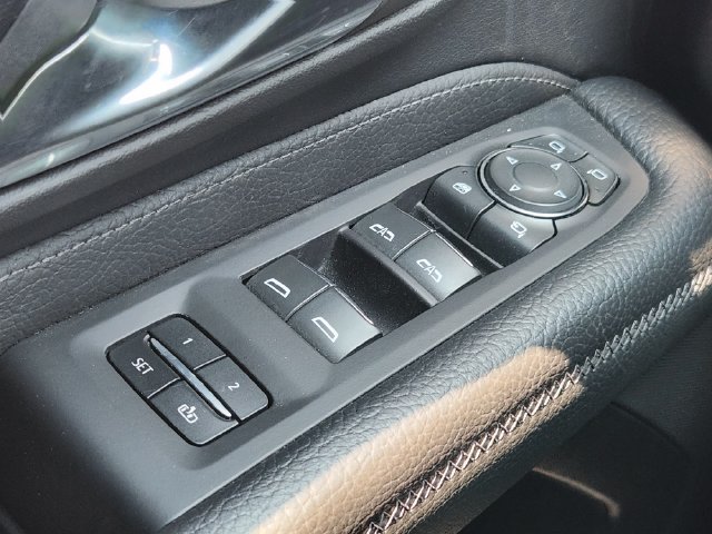 Used 2024 GMC Yukon XL Denali RWD image 22