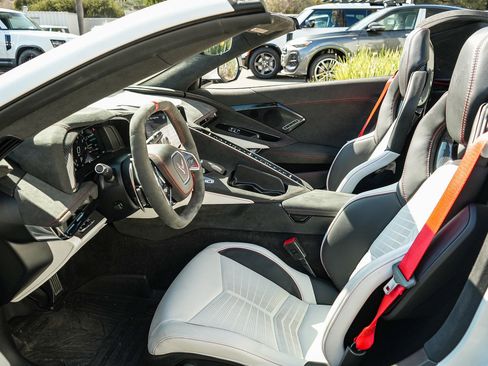Used 2023 Chevrolet Corvette Stingray Premium Conv w/ Z51 Performance Package RWD image 20