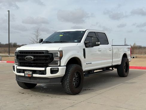 Used 2022 Ford F250 Lariat w/ Black Appearance Package image 3