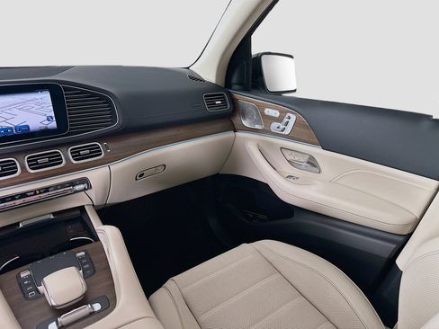 Certified 2026 Mercedes-Benz GLS 450 4MATIC image 31