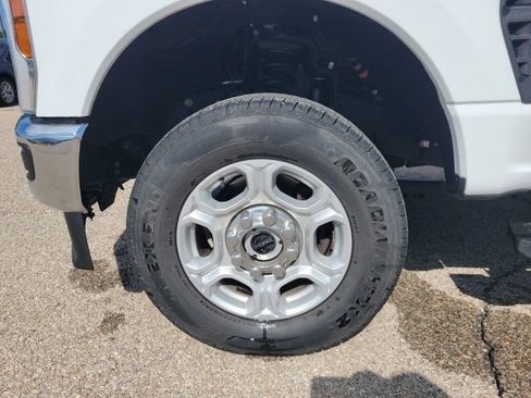 Used 2025 Ford F250 XLT AWD/4WD image 29