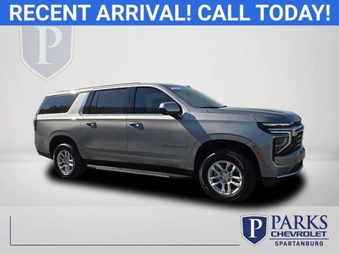 Certified 2025 Chevrolet Suburban LS image 1