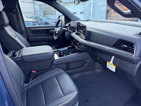 Used 2025 Chevrolet Suburban Premier w/ Sun And Tow Package image 10