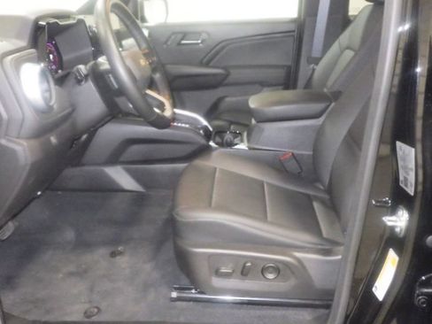 Used 2025 Chevrolet Colorado LT w/ LT Convenience Package AWD/4WD image 8