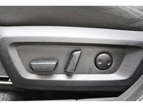 Used 2025 Nissan Rogue SV FWD image 27