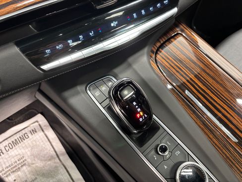 Used 2022 Cadillac Escalade Premium Luxury AWD/4WD image 15