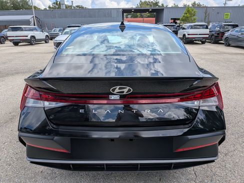 New 2026 Hyundai Elantra SEL Sport FWD image 5