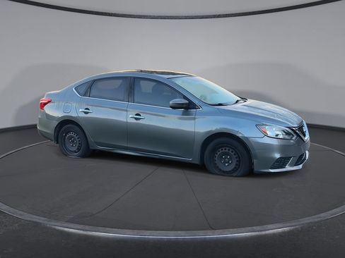 Used 2017 Nissan Sentra SV FWD image 2