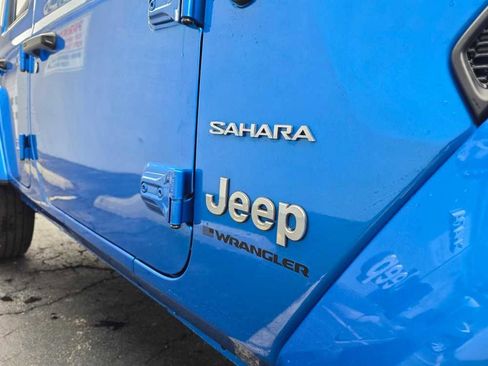 Used 2023 Jeep Wrangler Sahara AWD/4WD image 8