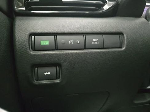 Used 2023 Nissan Sentra SR w/ Trunk Package image 32