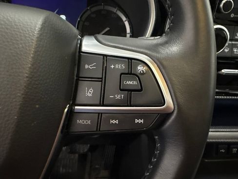 Used 2021 Toyota Highlander XSE AWD/4WD image 23