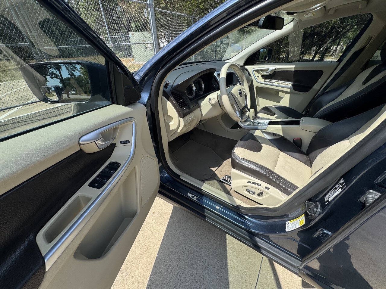 Used 2012 Volvo XC60 T6 AWD/4WD image 33