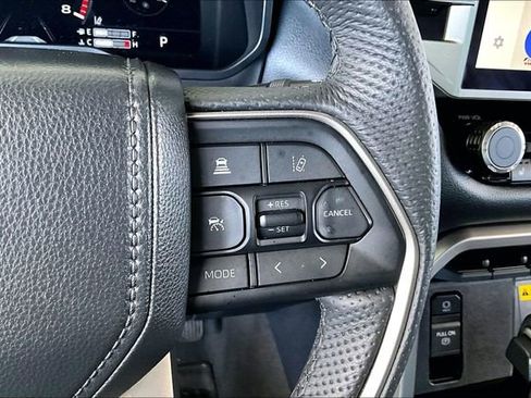 Used 2025 Toyota Tundra Limited AWD/4WD image 11