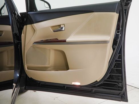 Used 2013 Toyota Venza LE FWD image 34