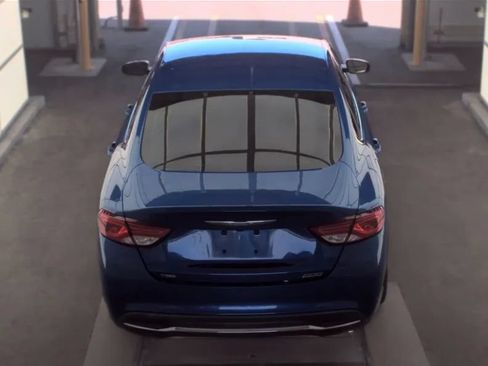 Used 2015 Chrysler 200 Limited w/ Travel & Safety Group FWD image 4
