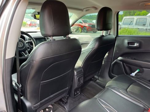 Used 2018 Jeep Compass Latitude w/ Popular Equipment Group FWD image 8