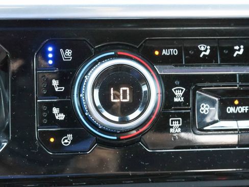 Used 2023 GMC Sierra 1500 Denali Ultimate AWD/4WD image 31