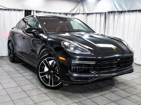 Used 2021 Porsche Cayenne Turbo w/ Assistance Package image 3