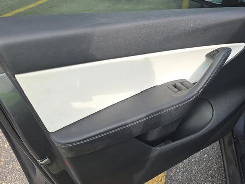 Used 2021 Tesla Model Y Long Range image 4