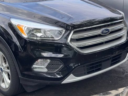 Used 2019 Ford Escape SE FWD image 2