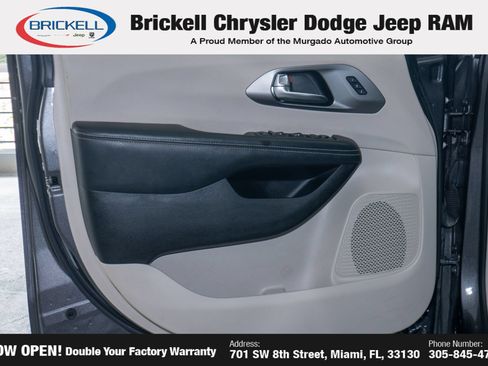 Used 2022 Chrysler Pacifica Touring-L FWD image 10