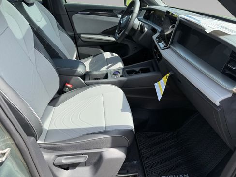 New 2026 Volkswagen Tiguan SE R-Line AWD/4WD image 9