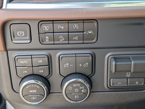 New 2026 Chevrolet Tahoe High Country AWD/4WD image 17