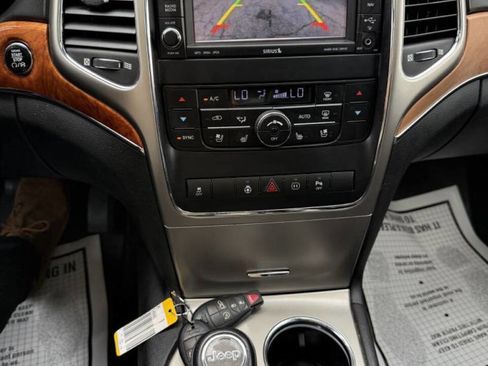Used 2012 Jeep Grand Cherokee Overland AWD/4WD image 16