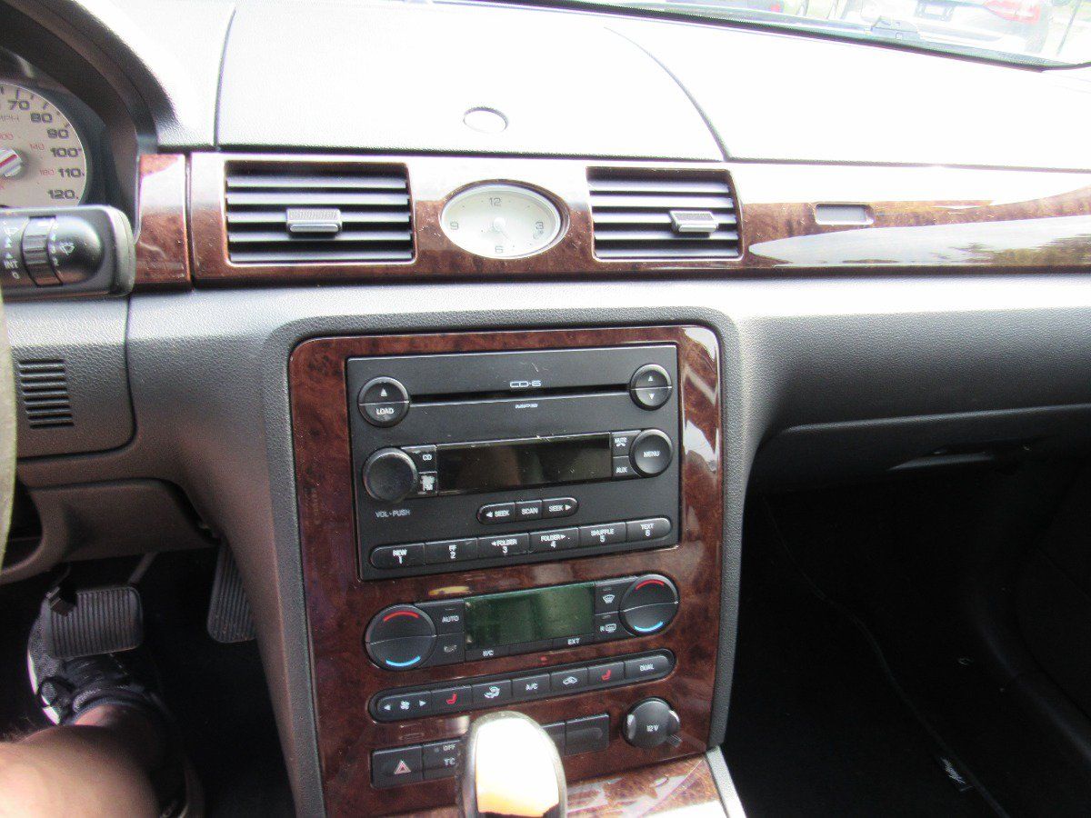 Used 2005 Ford Five Hundred Limited FWD image 10