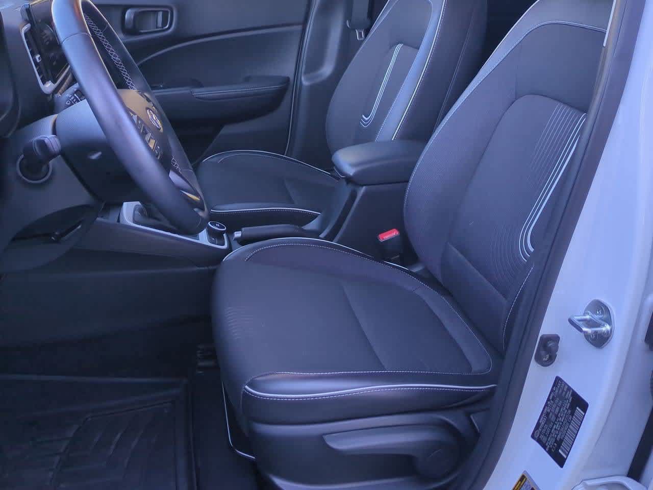Used 2023 Hyundai Venue Limited FWD image 15