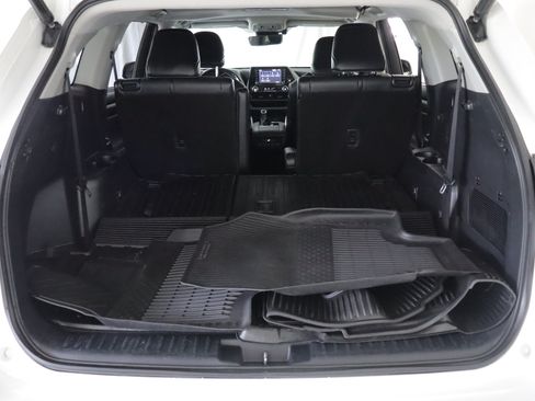 Used 2021 Toyota Highlander XLE AWD/4WD image 24