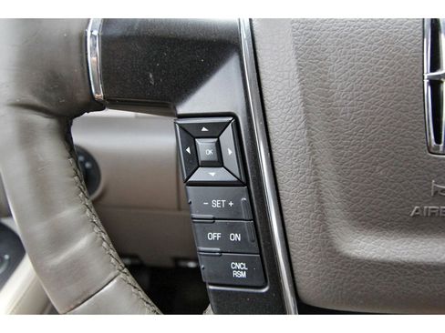 Used 2015 Lincoln Navigator 2WD image 14