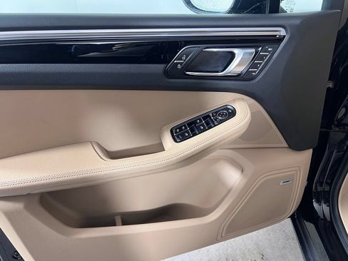 Certified 2024 Porsche Macan S AWD/4WD image 28