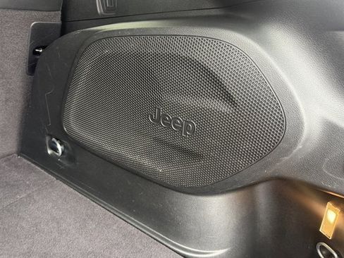 Used 2019 Jeep Cherokee Limited AWD/4WD image 28