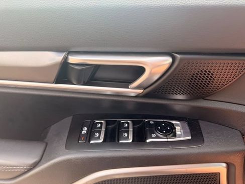 Used 2025 Kia Telluride S FWD image 8
