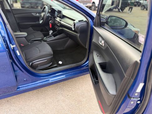 Used 2021 Kia Forte LXS image 9