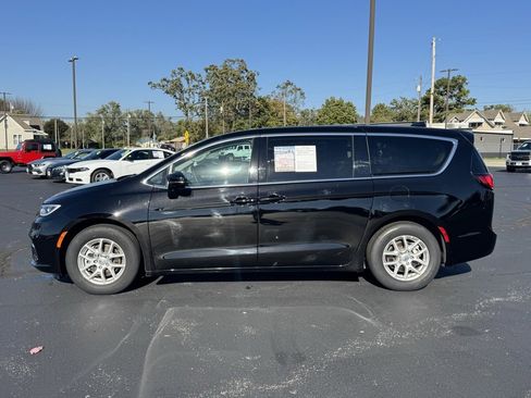 Used 2024 Chrysler Pacifica Touring-L image 21
