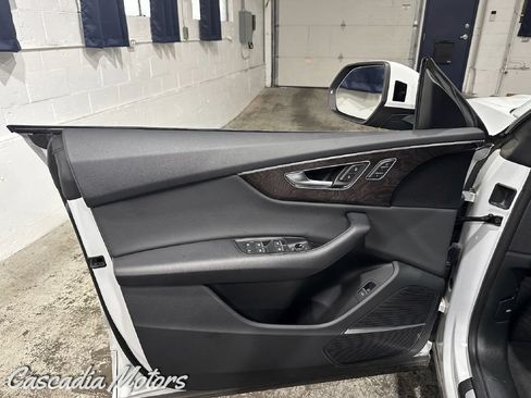 Used 2019 Audi Q8 Premium Plus w/ Premium Plus AWD/4WD image 20