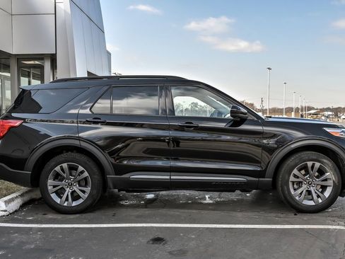 Used 2023 Ford Explorer XLT w/ Equipment Group 202A image 9