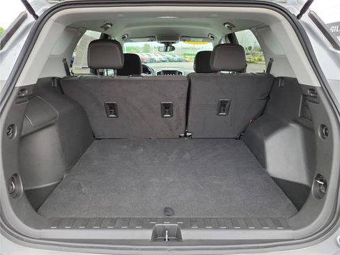 Used 2023 GMC Terrain SLE w/ Driver Convenience Package FWD image 8