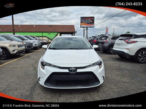 Used 2022 Toyota Corolla LE FWD image 2