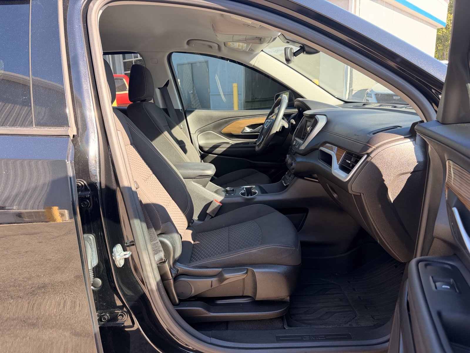 Used 2021 GMC Terrain SLE w/ Driver Convenience Package FWD image 32