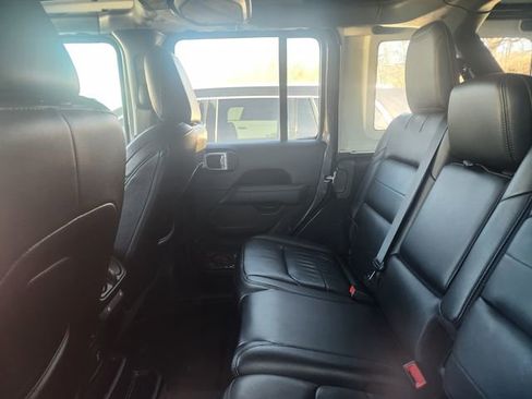 Used 2019 Jeep Wrangler Unlimited Sahara image 10