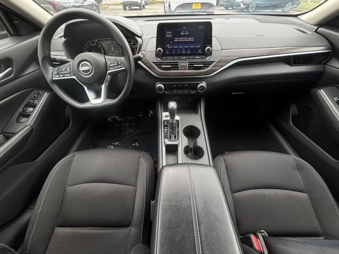 Used 2025 Nissan Altima 2.5 SV FWD image 33