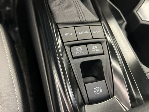 Used 2025 Toyota Camry SE image 28
