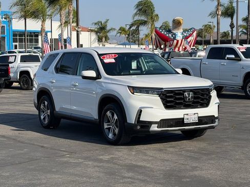 Used 2025 Honda Pilot EX-L image 3