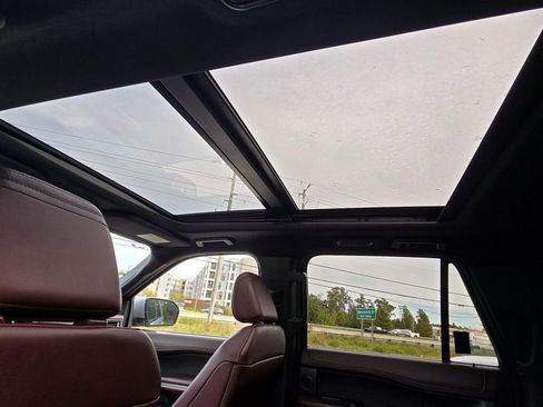 Used 2023 Ford Expedition Limited image 29
