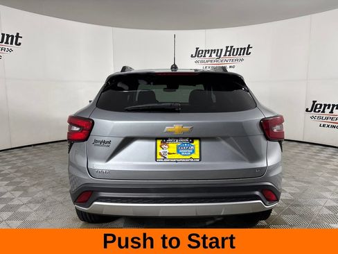 Used 2024 Chevrolet Trax LT FWD image 7