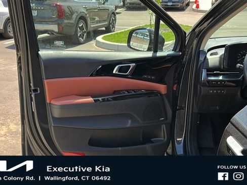 Certified 2023 Kia Carnival SX Prestige FWD image 8