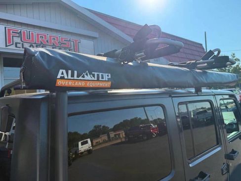 Used 2017 Jeep Wrangler Unlimited Rubicon w/ Cold Weather Group AWD/4WD image 13